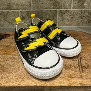 Toddler Converse sz 9